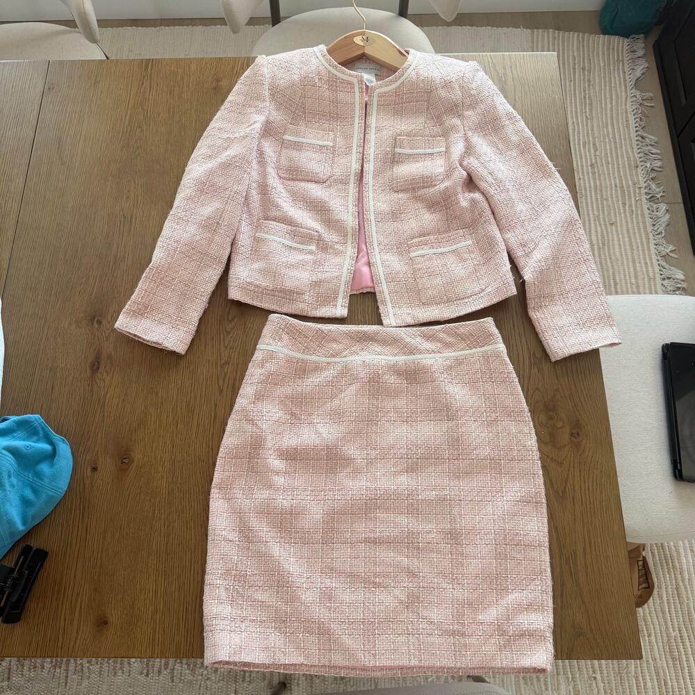 Adorable Jaclyn Smith pink tweed skirt suit